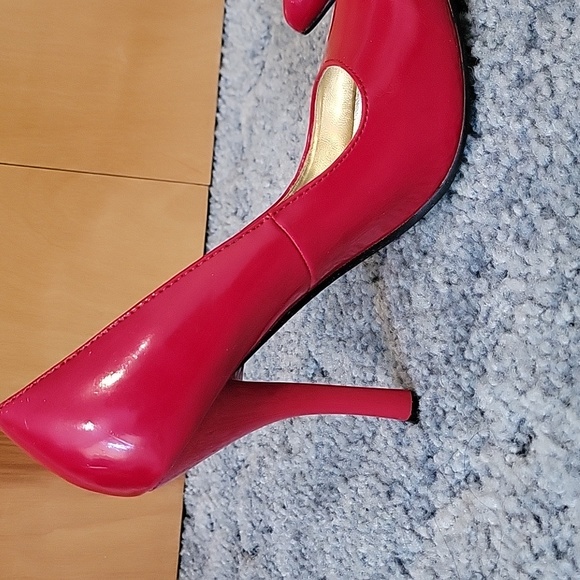 Charlotte Russe Red Heels Size 7 - Picture 6 of 9